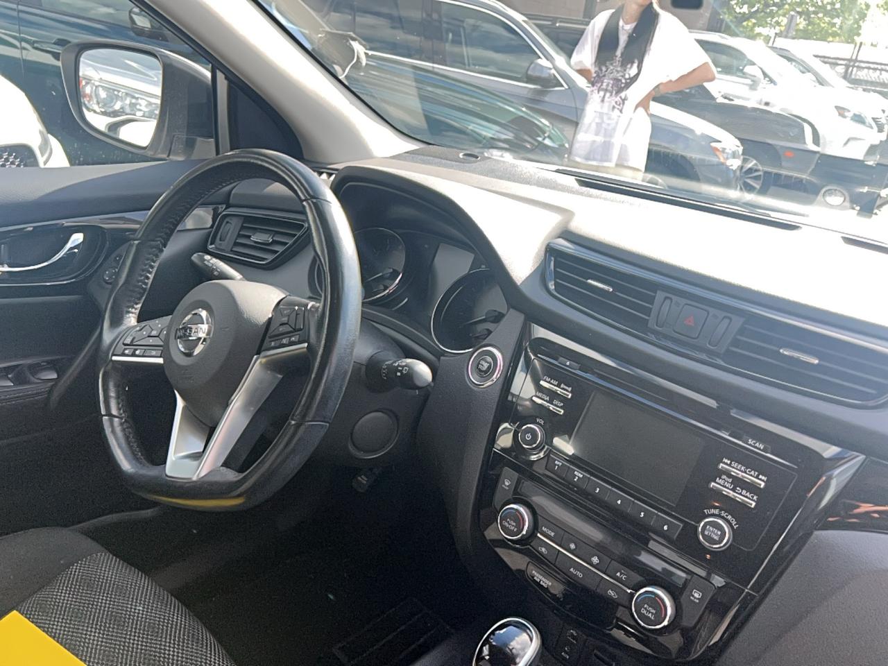 2017 Nissan Qashqai SV - Photo #3