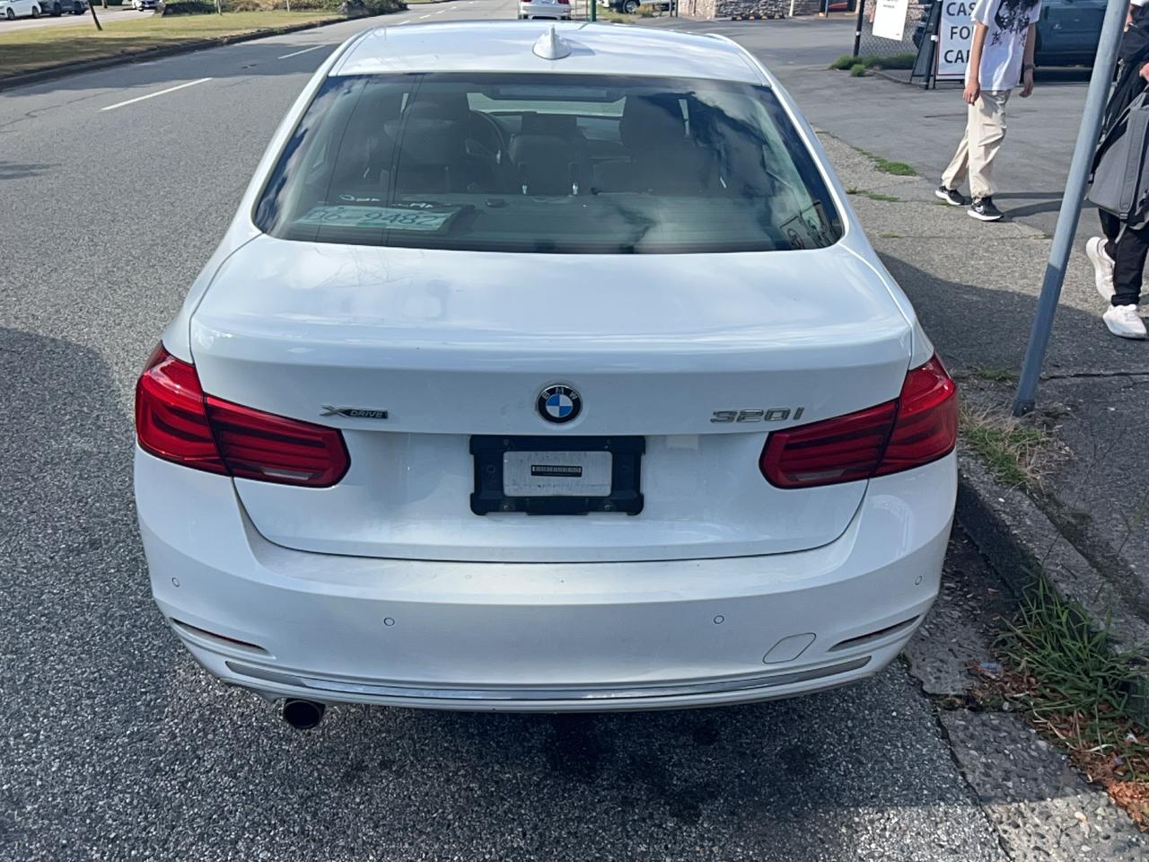 2017 BMW 3 Series 320i xDrive Photo
