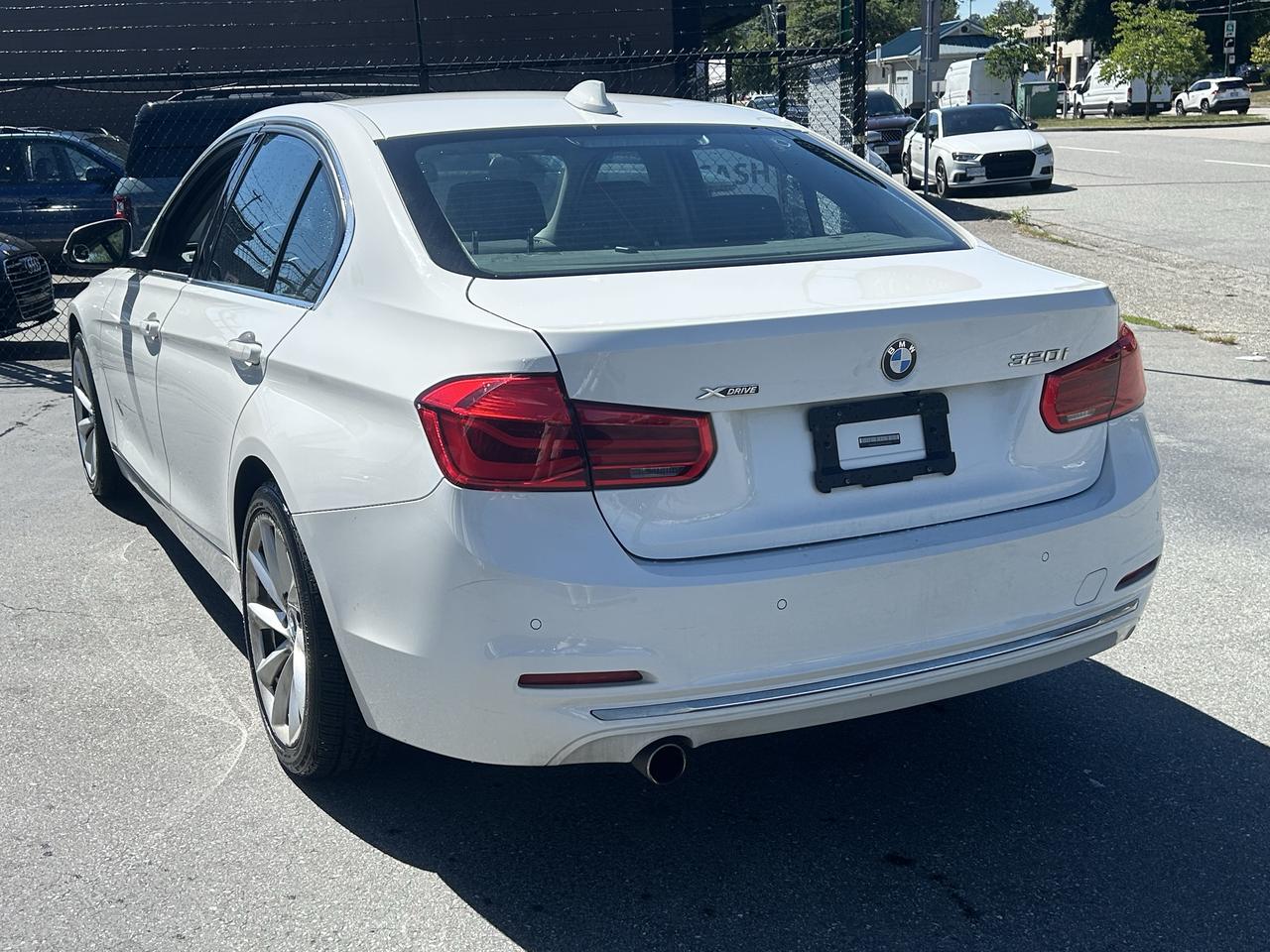 2017 BMW 3 Series 320i xDrive - Photo #3
