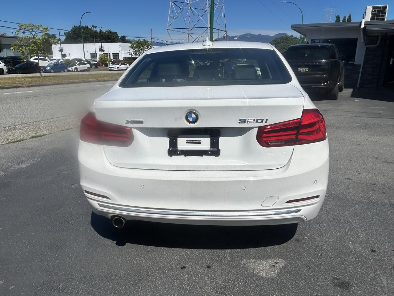 2017 BMW 3 Series 320i xDrive - Photo #7