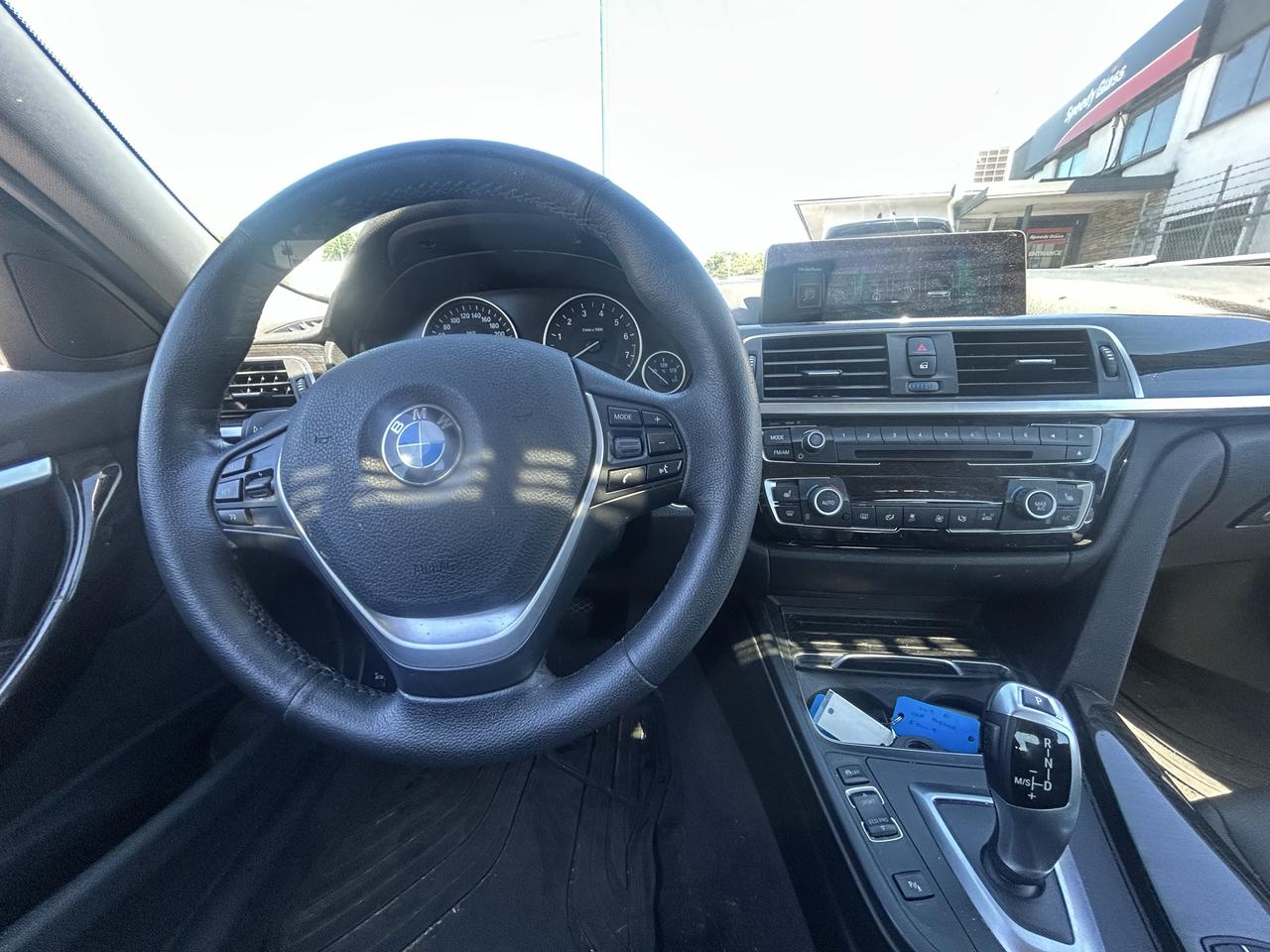 2017 BMW 3 Series 320i xDrive - Photo #10