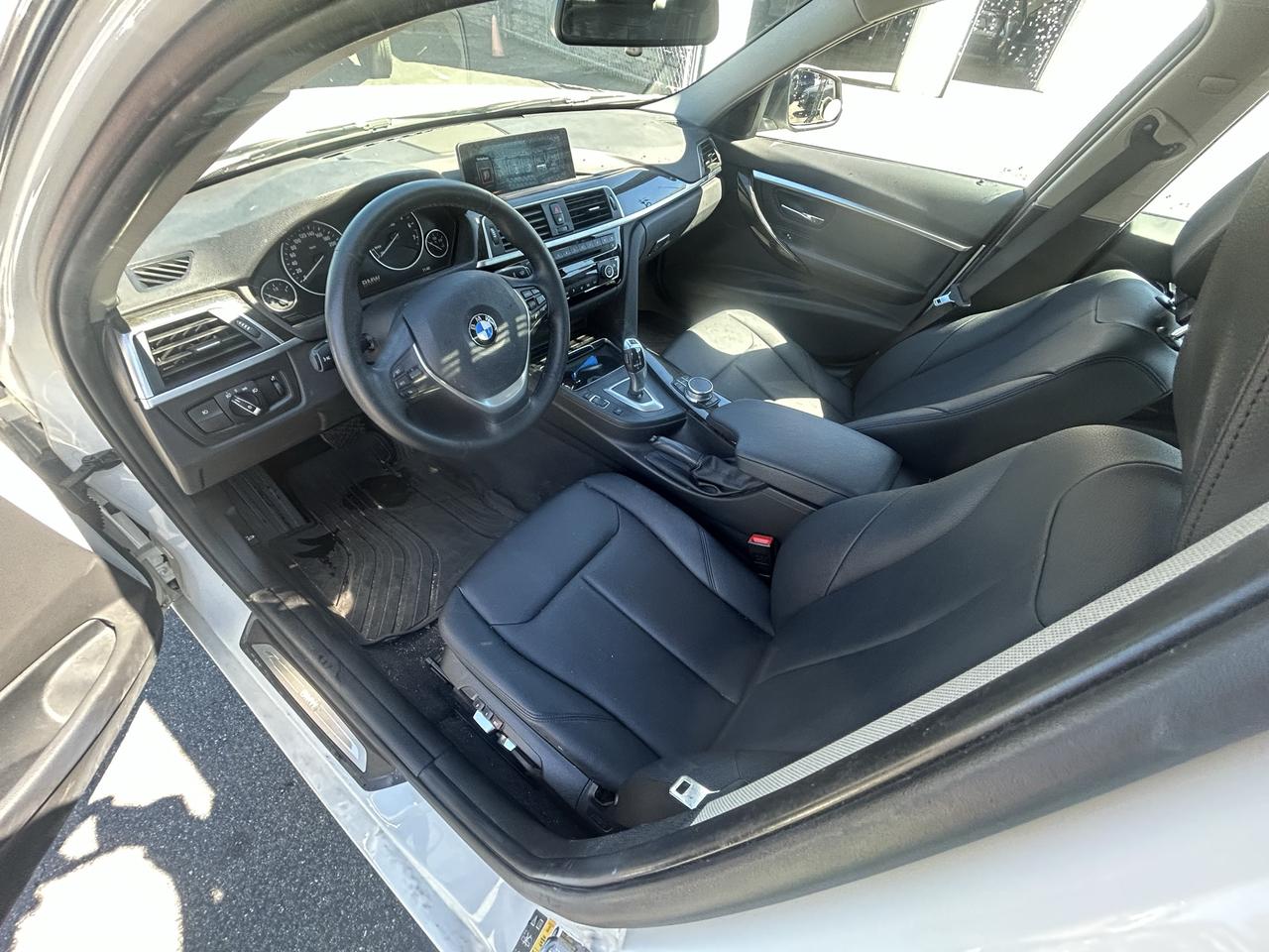 2017 BMW 3 Series 320i xDrive Photo