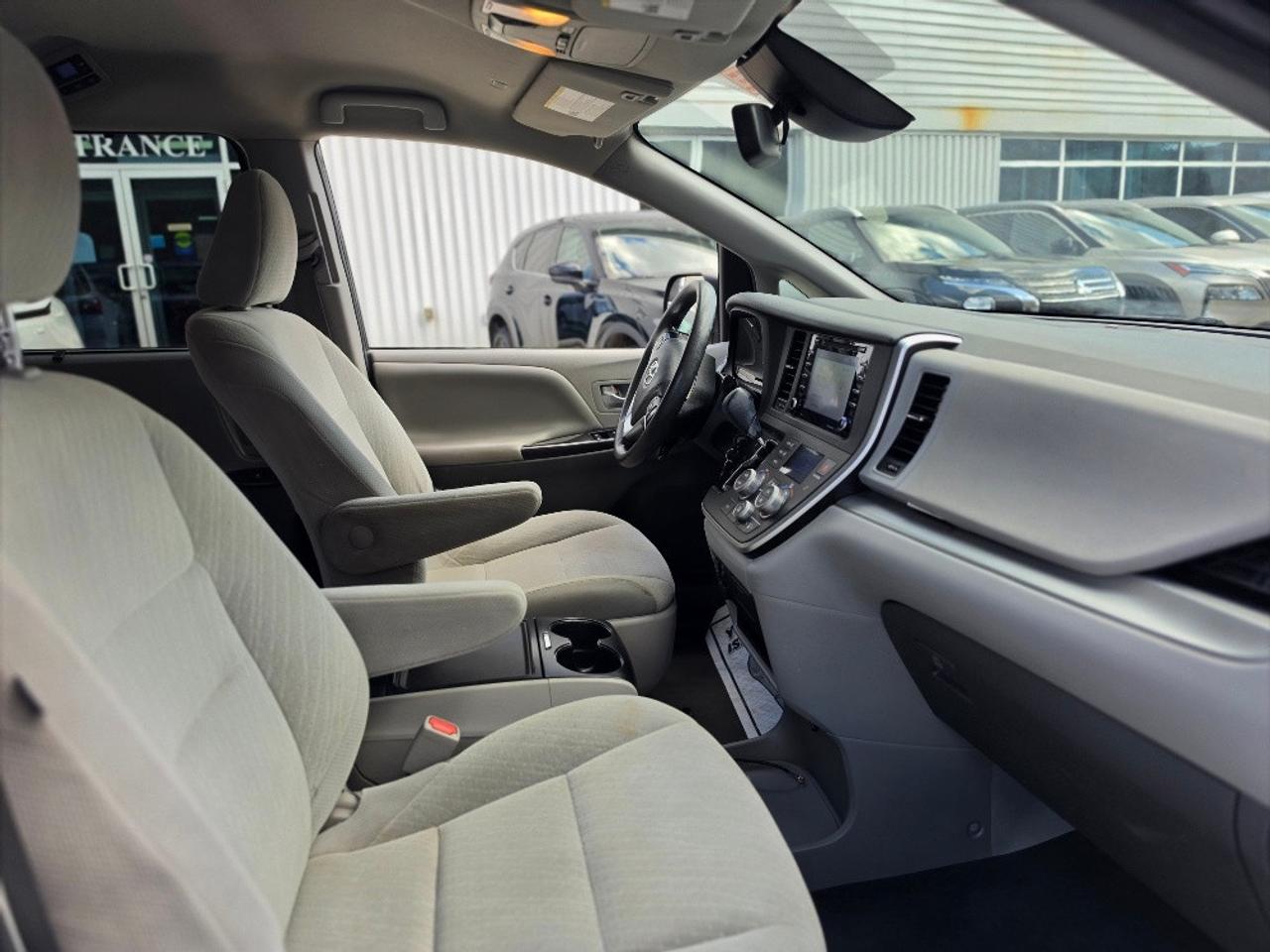 2020 Toyota Sienna LE 8 PASSENGER-POWER DOOR-LDW Photo