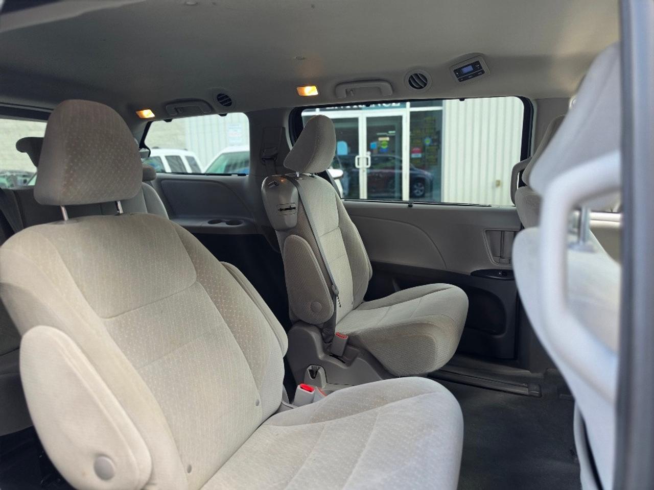 2020 Toyota Sienna LE 8 PASSENGER-POWER DOOR-LDW Photo