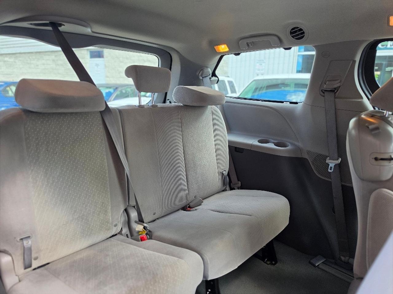 2020 Toyota Sienna LE 8 PASSENGER-POWER DOOR-LDW Photo