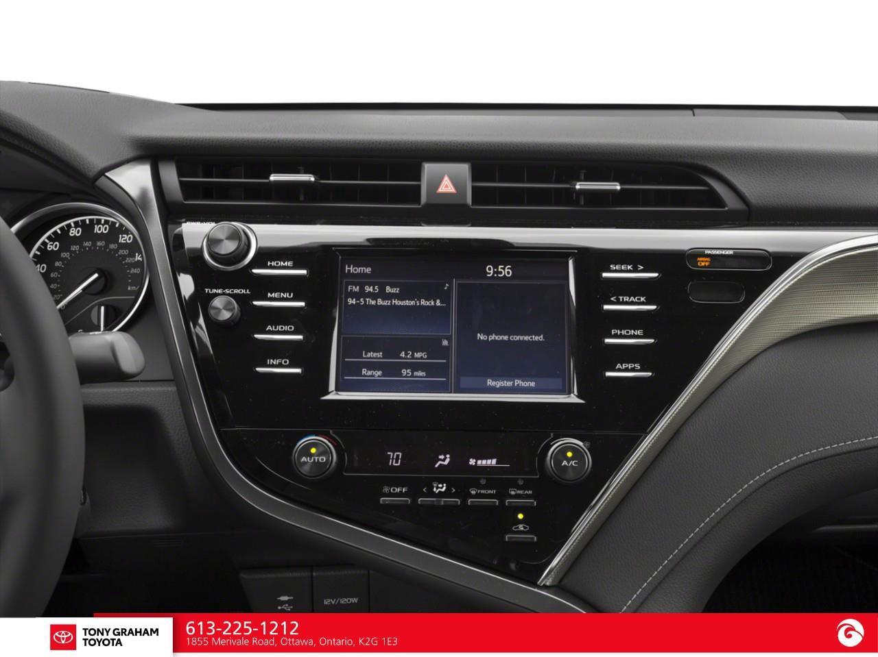 2019 Toyota Camry SE Photo