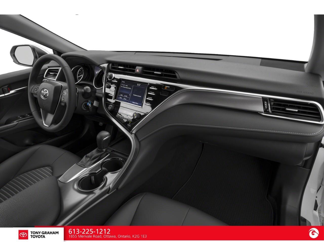 2019 Toyota Camry SE Photo