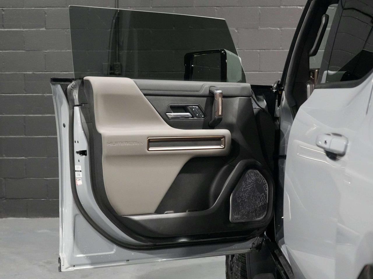 2025 GMC HUMMER EV Pickup 2X|No Accident|BOSE|DRIVER ASSIST|360 CAM Photo