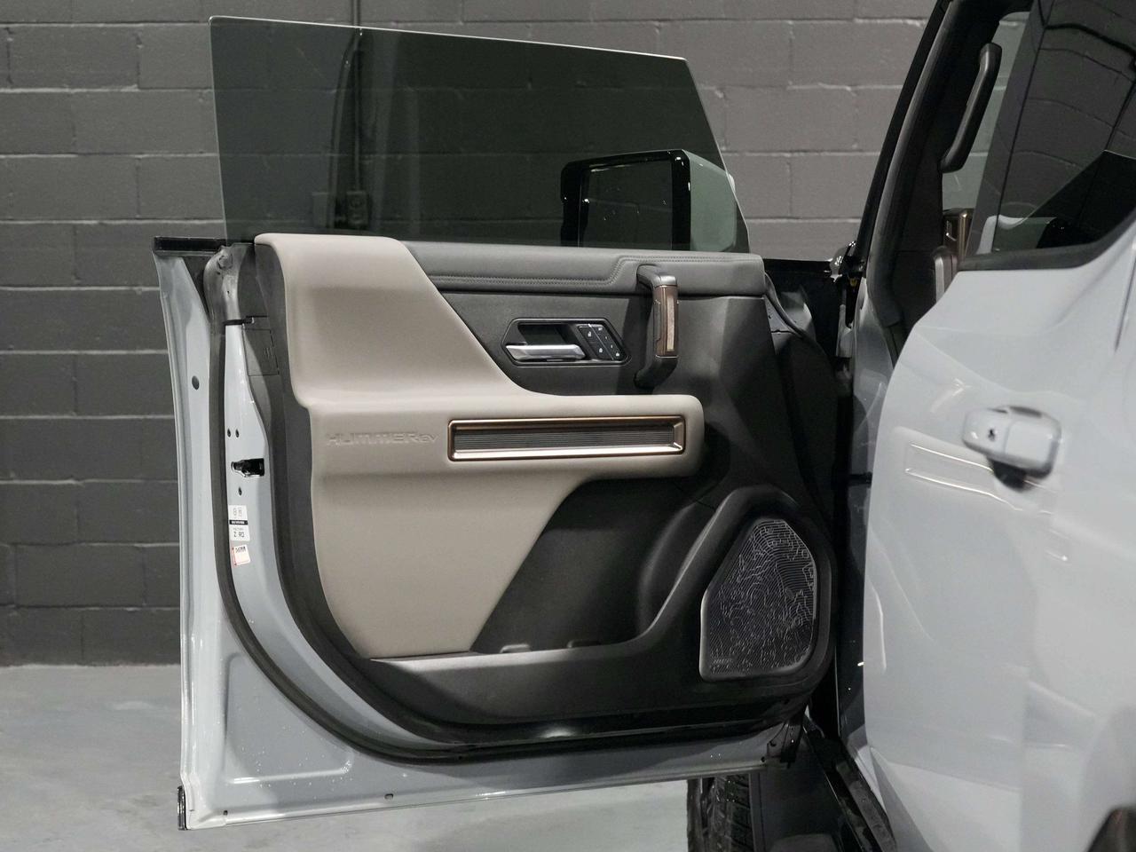 2025 GMC HUMMER EV Pickup 2X|No Accident|BOSE|DRIVER ASSIST|360 CAM Photo