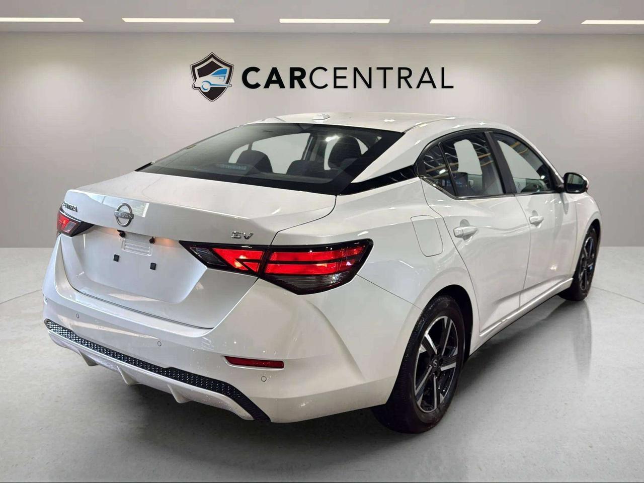 2024 Nissan Sentra SV | CLEAN CARFAX | SUNROOF | CARPLAY | PUSH START Photo4