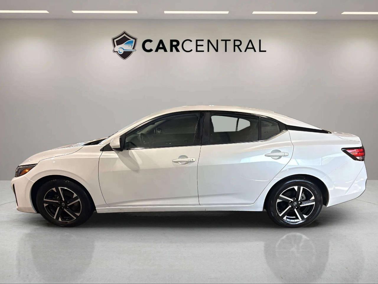 2024 Nissan Sentra SV | CLEAN CARFAX | SUNROOF | CARPLAY | PUSH START Photo