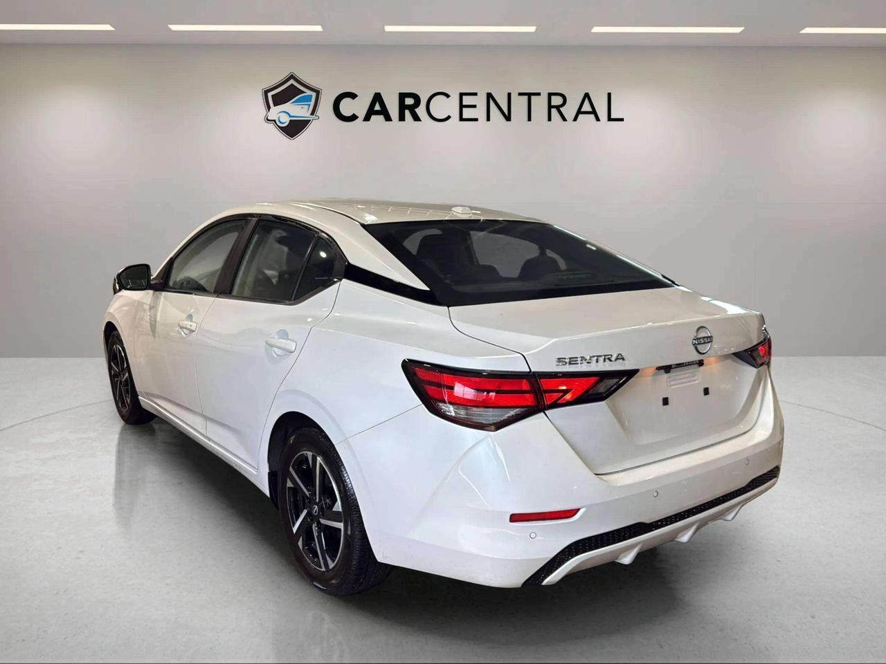 2024 Nissan Sentra SV | CLEAN CARFAX | SUNROOF | CARPLAY | PUSH START Photo