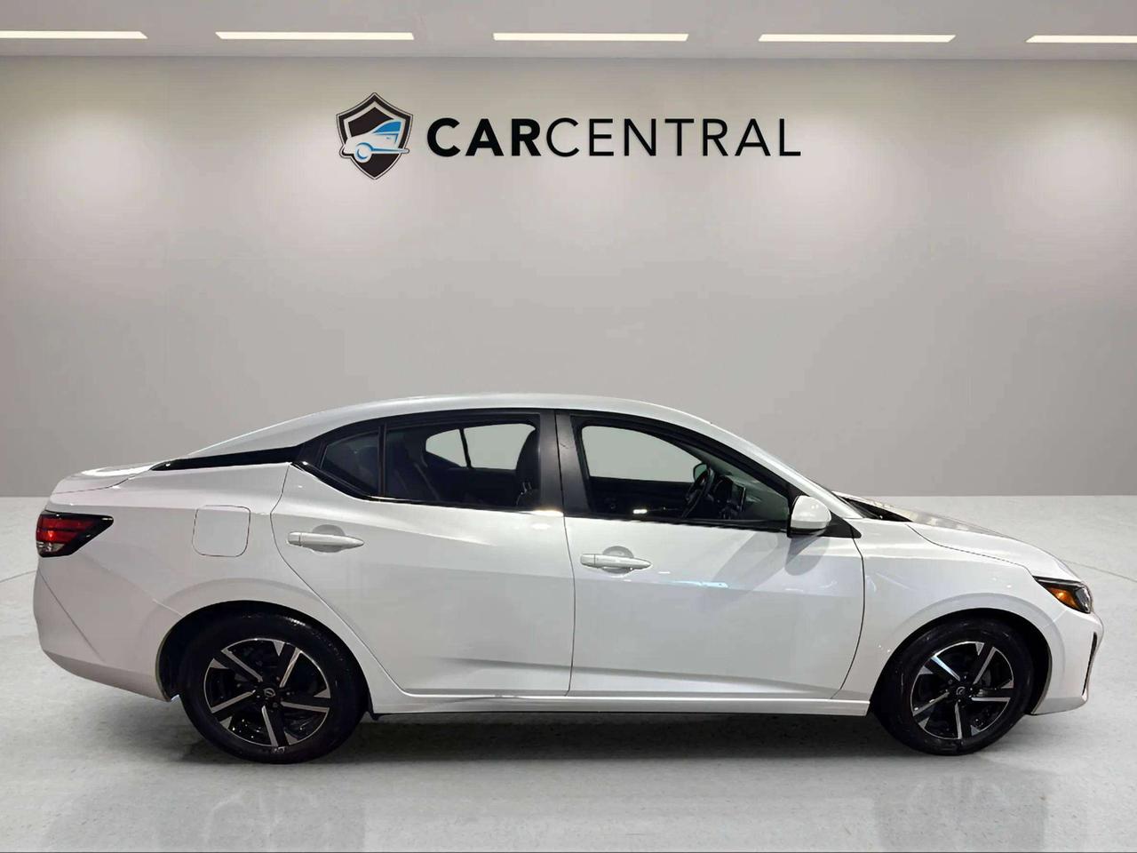 2024 Nissan Sentra SV | CLEAN CARFAX | SUNROOF | CARPLAY | PUSH START Photo
