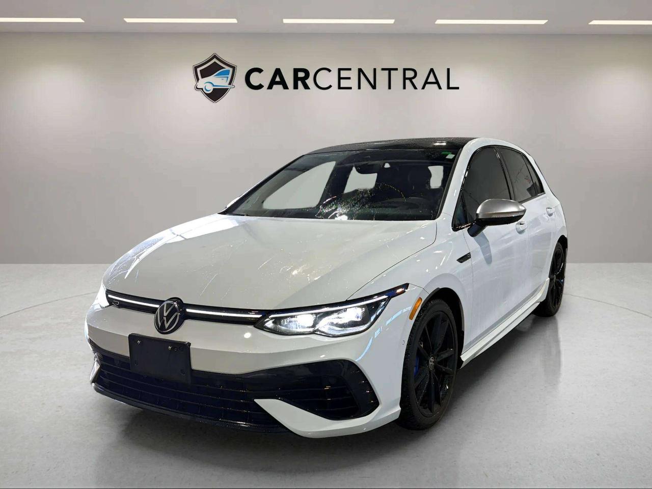 2022 Volkswagen Golf R Photo