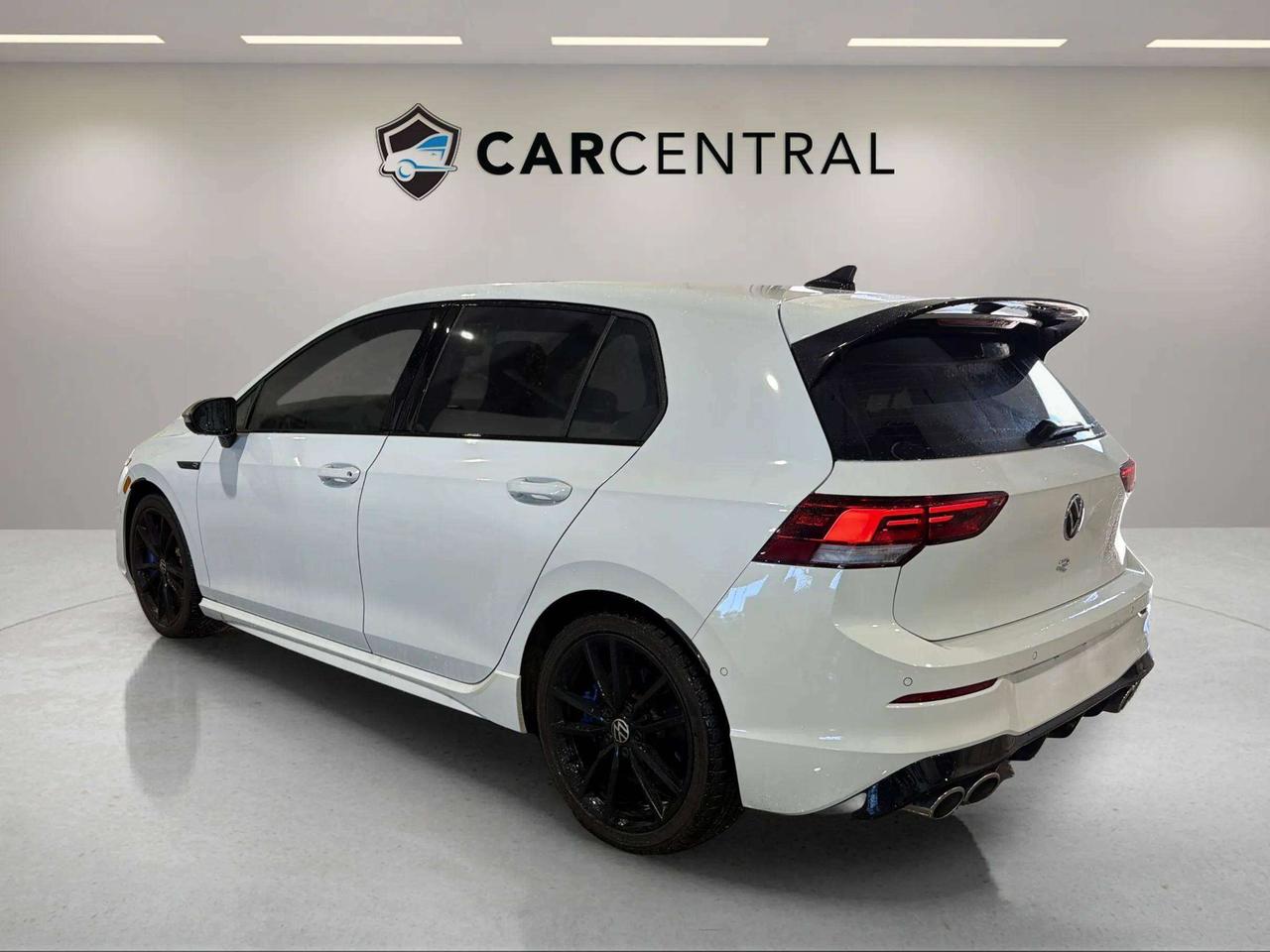 2022 Volkswagen Golf R Photo