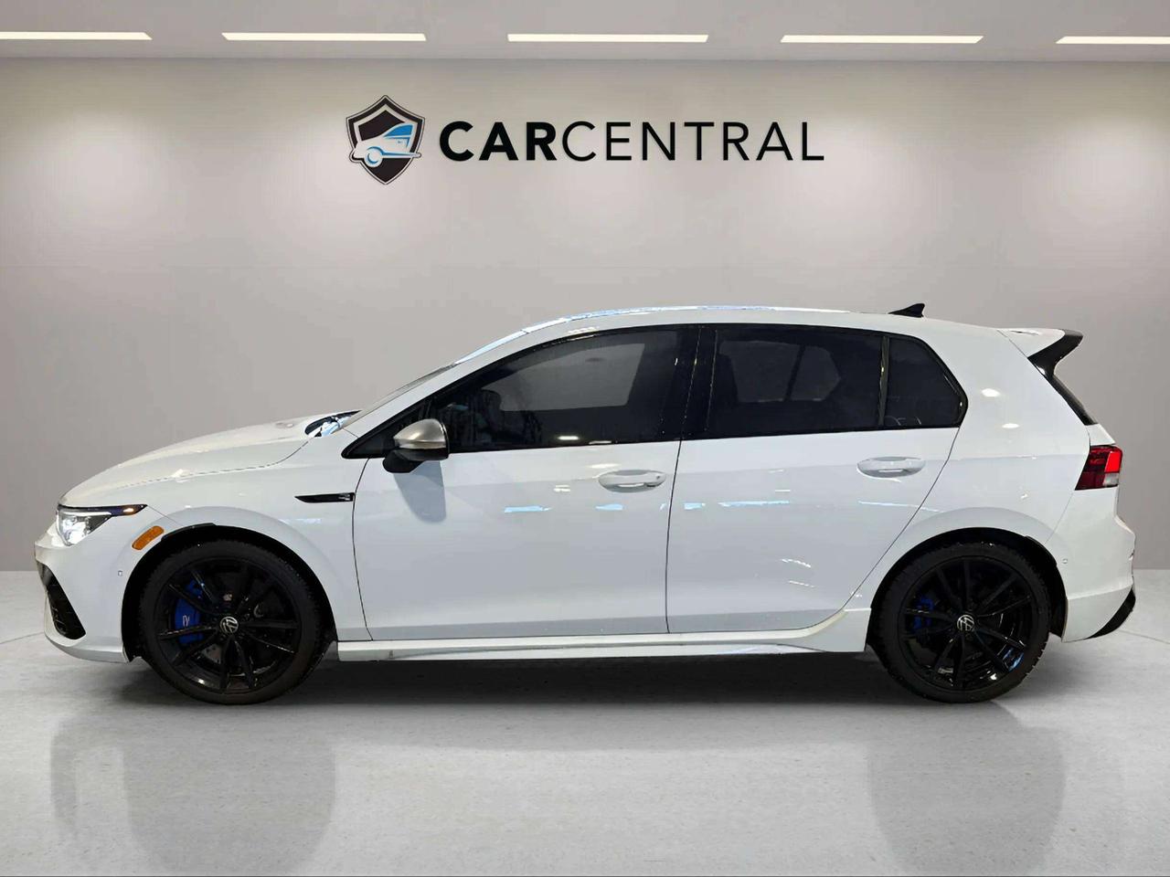 2022 Volkswagen Golf R Photo
