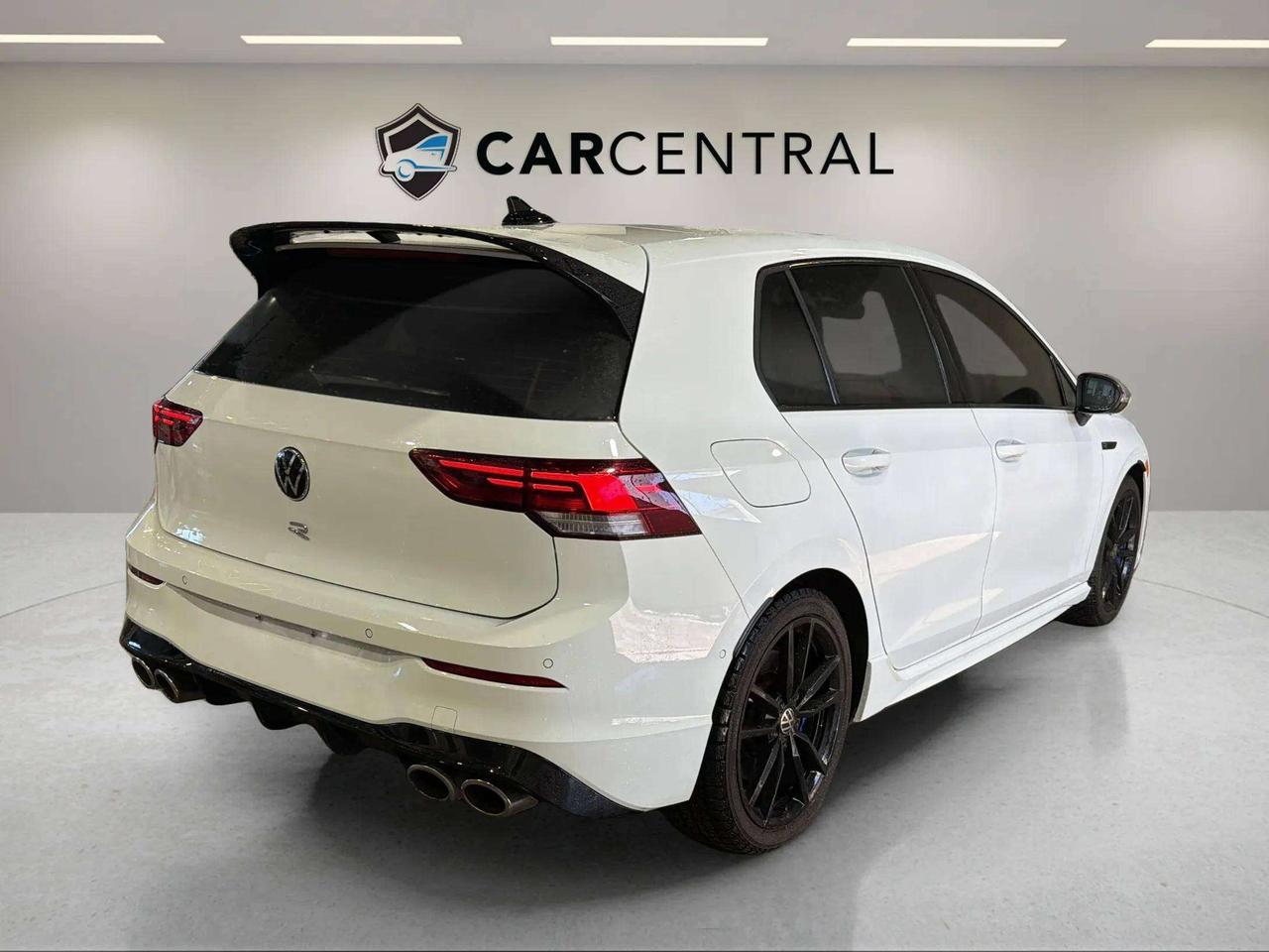 2022 Volkswagen Golf R Photo