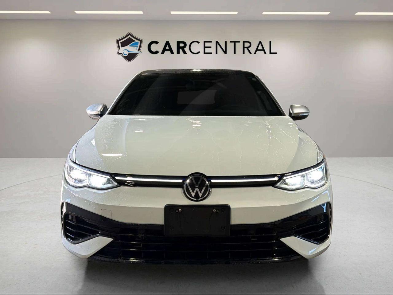 2022 Volkswagen Golf R Photo
