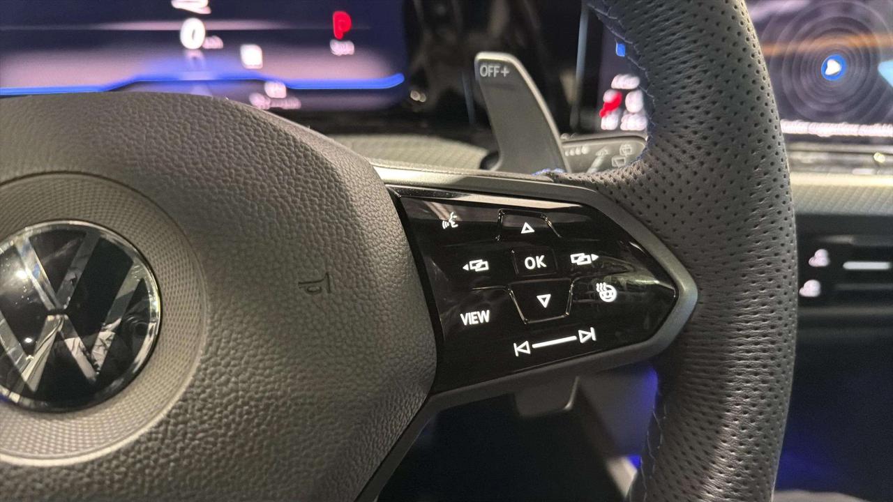 2022 Volkswagen Golf R Photo
