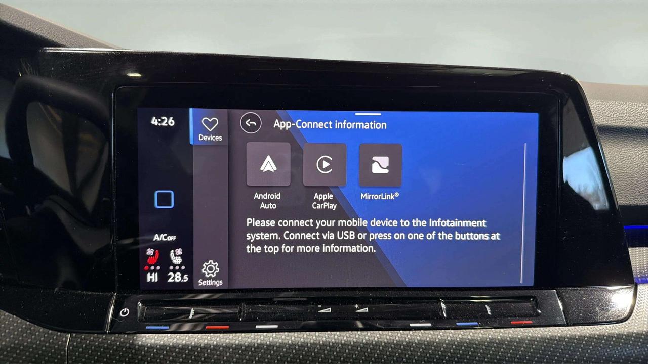 2022 Volkswagen Golf R Photo