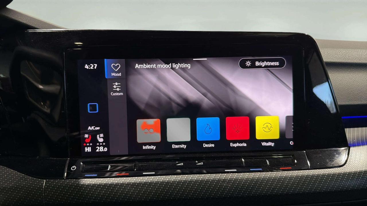 2022 Volkswagen Golf R Photo