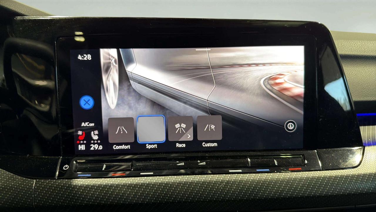2022 Volkswagen Golf R Photo