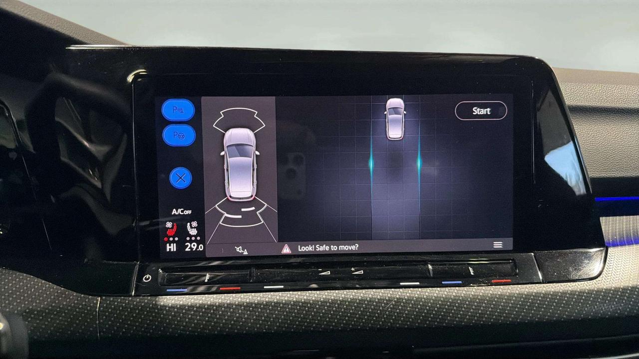 2022 Volkswagen Golf R Photo