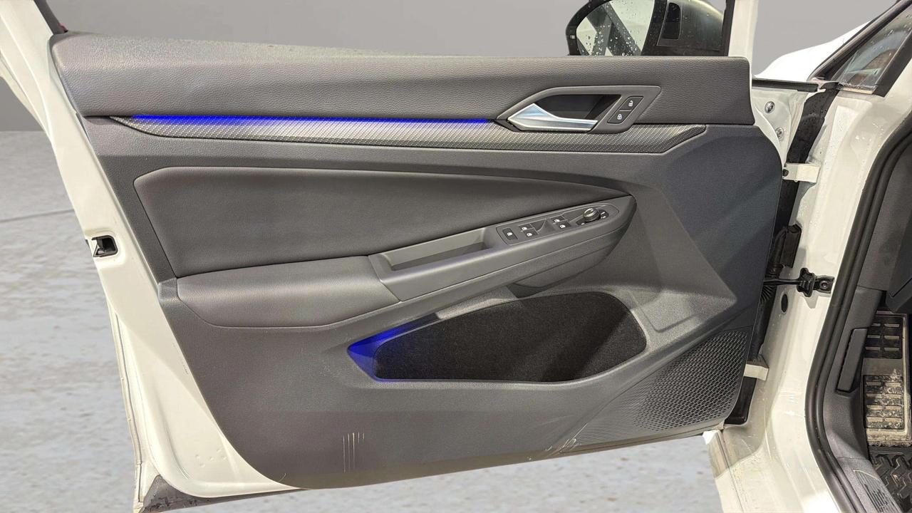 2022 Volkswagen Golf R Photo