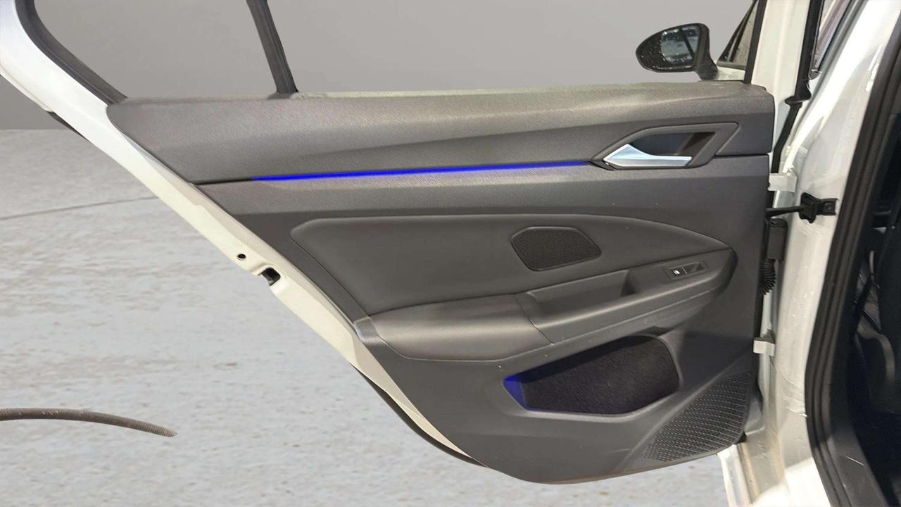 2022 Volkswagen Golf R Photo