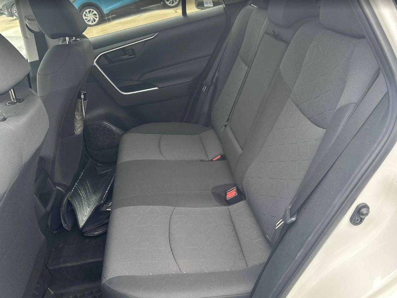 2020 Toyota RAV4 LE | CLEAN CARFAX | AWD | CARPLAY | HEATED SEATS Photo