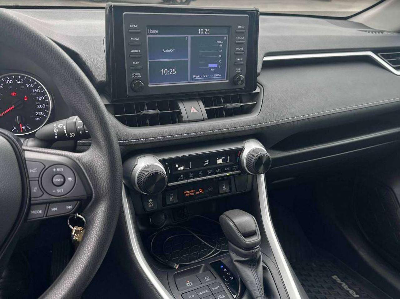2020 Toyota RAV4 LE | CLEAN CARFAX | AWD | CARPLAY | HEATED SEATS Photo