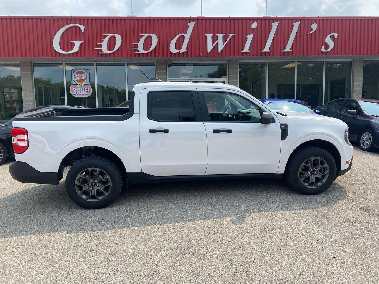 Used 2025 Ford Maverick XLT, CLEAN CARFAX, BACK UP CAM, CARPLAY! for sale in London, ON