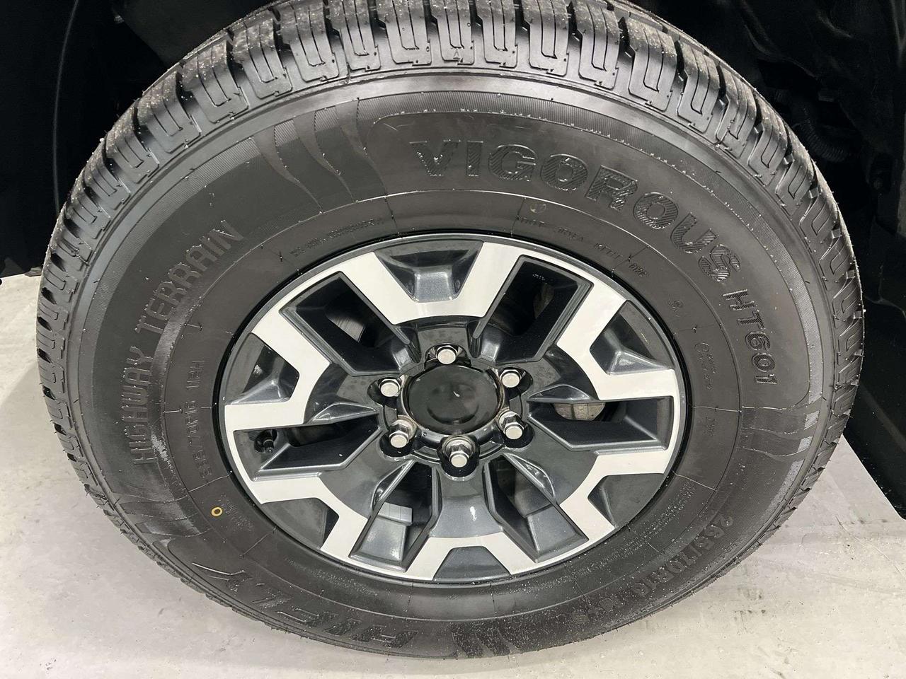 2023 Toyota Tacoma TRD OFF ROAD PREMIUM 4X4 | LEATHER | SUNROOF | NAV Photo