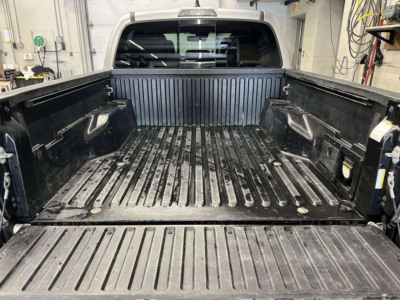 2023 Toyota Tacoma TRD OFF ROAD PREMIUM 4X4 | LEATHER | SUNROOF | NAV Photo