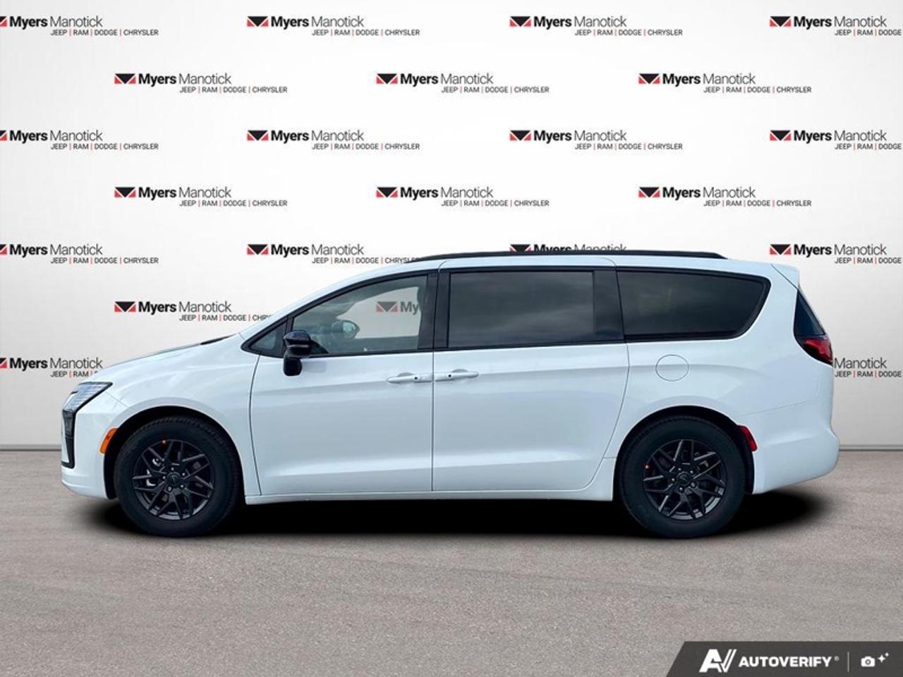 2027 Chrysler Pacifica Select Photo