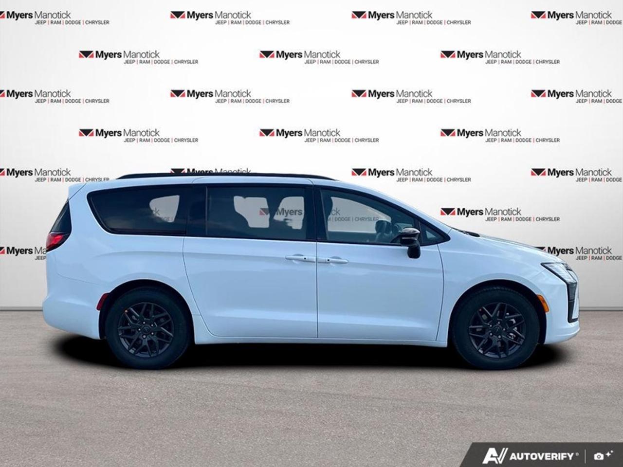2027 Chrysler Pacifica Select Photo
