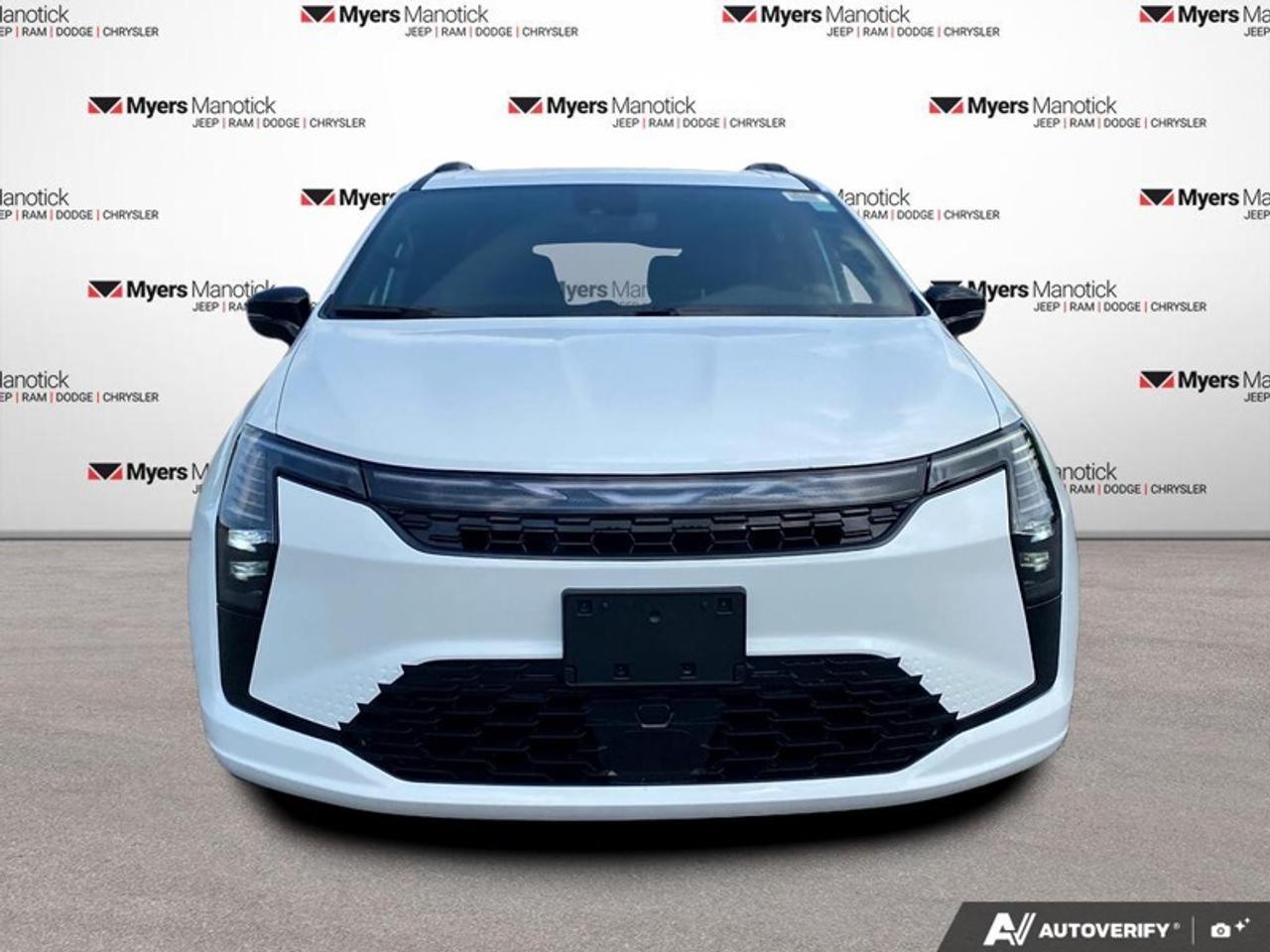 2027 Chrysler Pacifica Select Photo