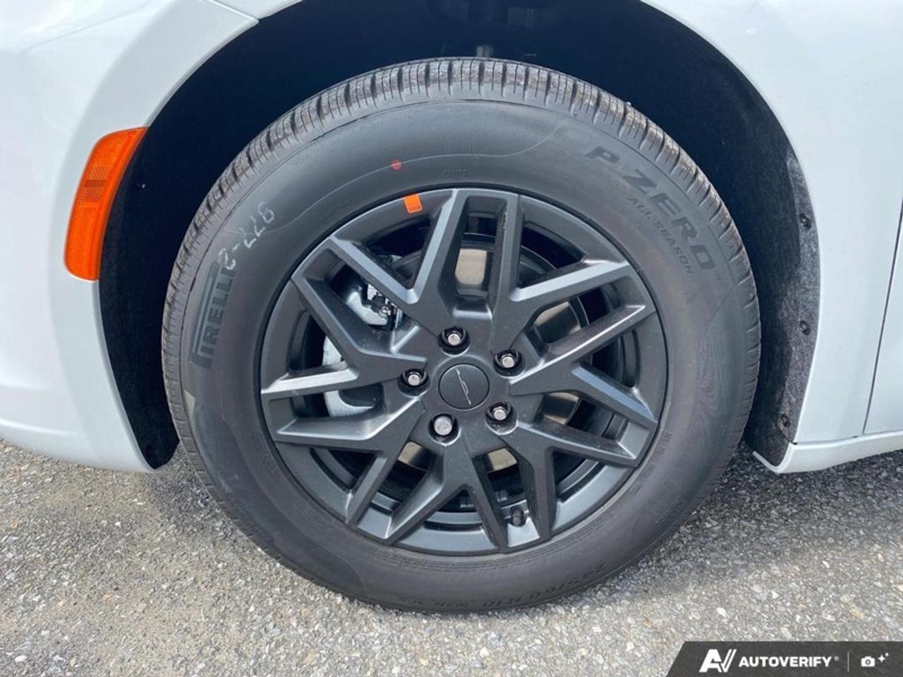 2027 Chrysler Pacifica Select Photo