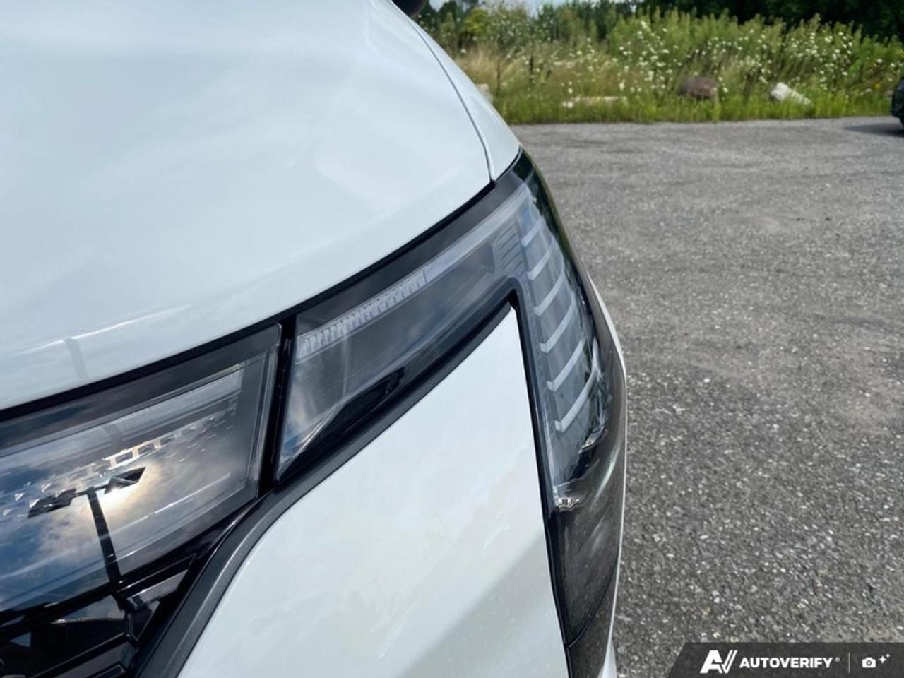 2027 Chrysler Pacifica Select Photo