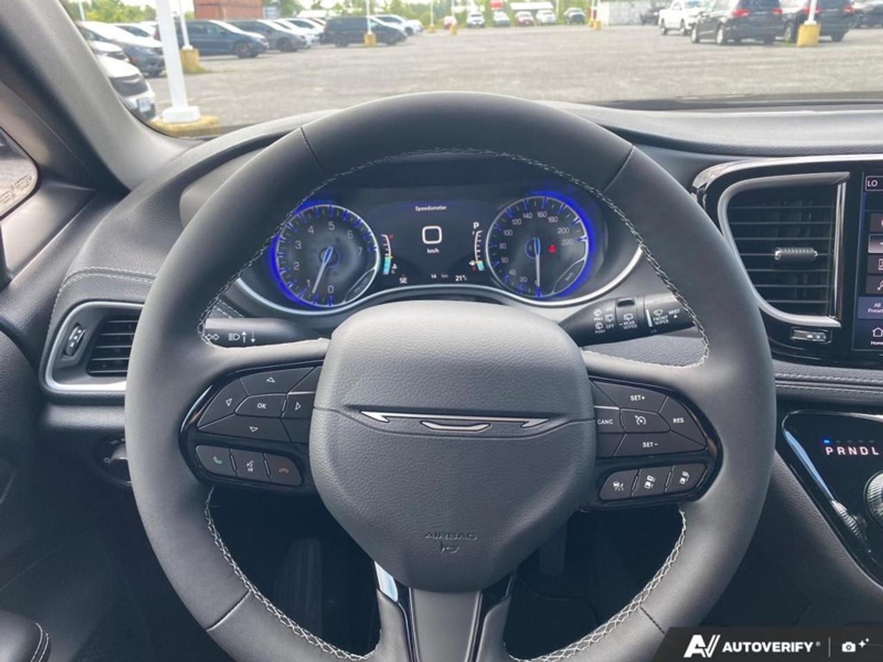 2027 Chrysler Pacifica Select Photo