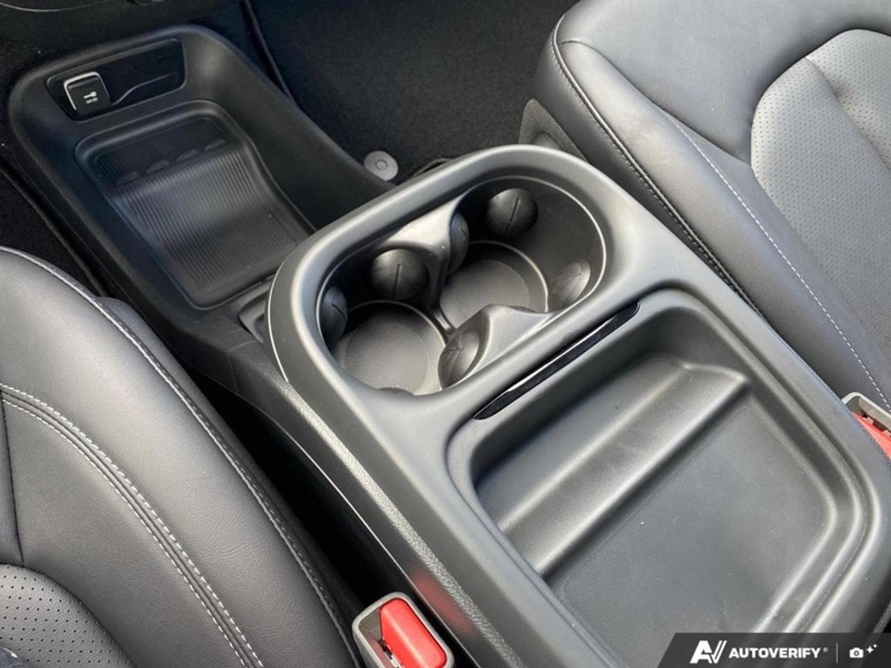 2027 Chrysler Pacifica Select Photo