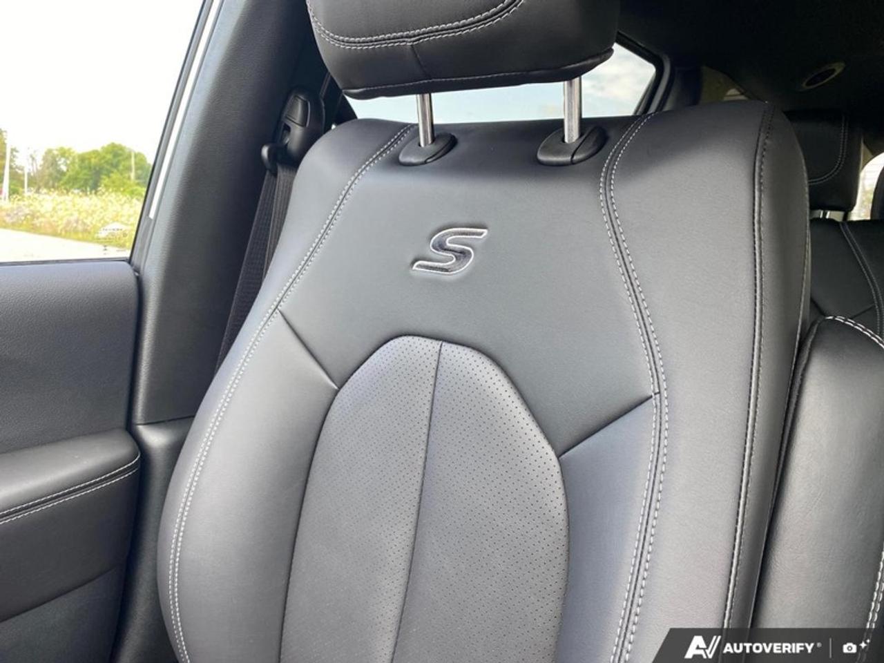 2027 Chrysler Pacifica Select Photo