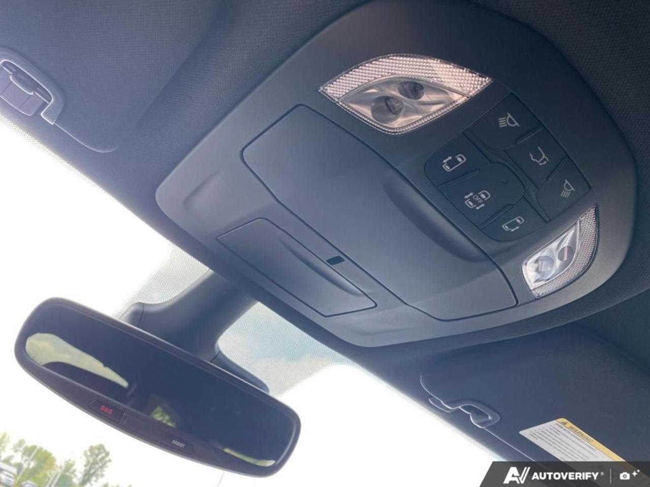 2027 Chrysler Pacifica Select Photo