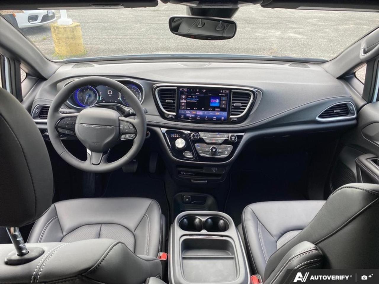 2027 Chrysler Pacifica Select Photo