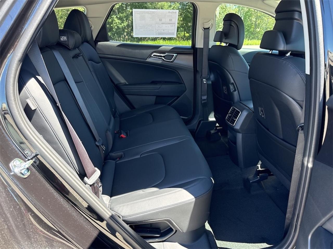 2027 Kia Sportage Hybrid EX  Navigation GPS Photo