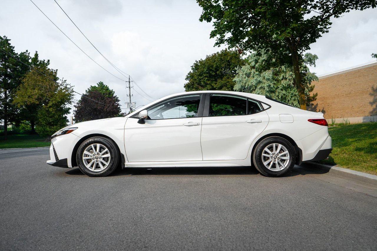 2025 Toyota Camry SE Photo
