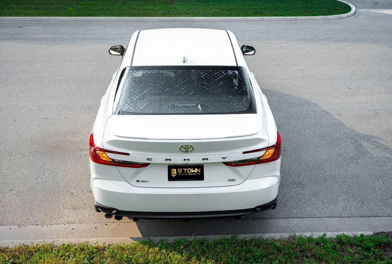 2025 Toyota Camry SE Photo