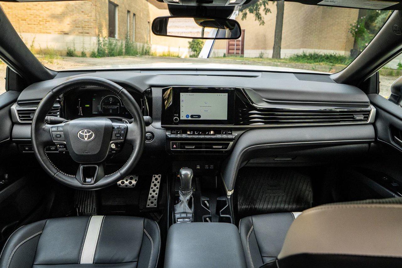 2025 Toyota Camry SE Photo