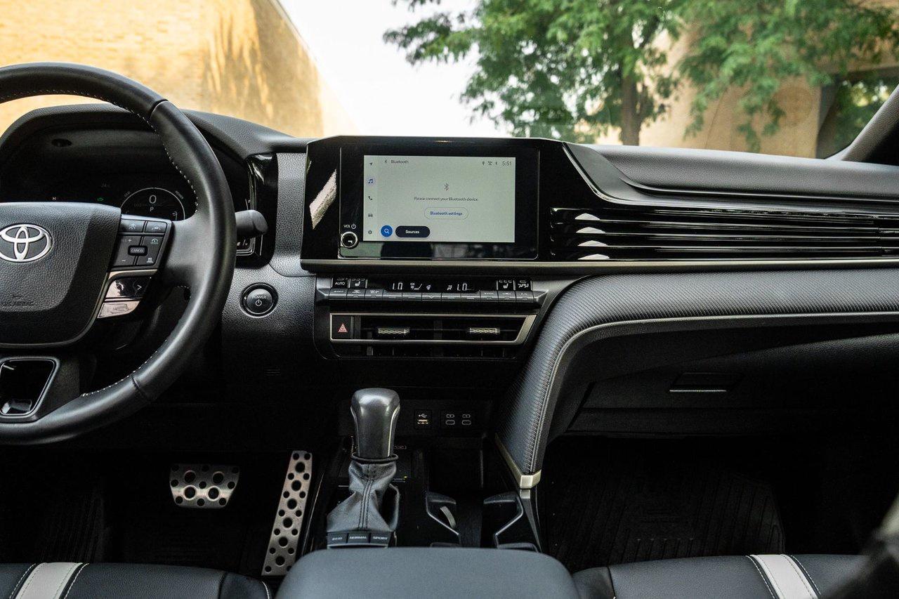 2025 Toyota Camry SE Photo