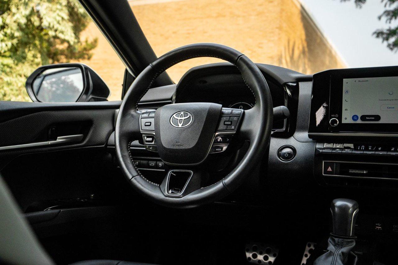 2025 Toyota Camry SE Photo